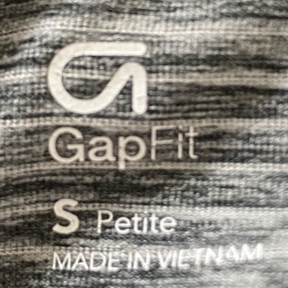 GAP Fit gray/white striped short sleeve keyhole cutout back cropped tee - Picture 8 of 9